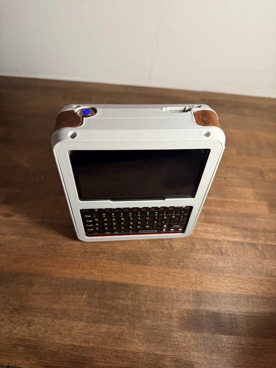 Cyberboy cyberdeck powered on and displaying its desktop